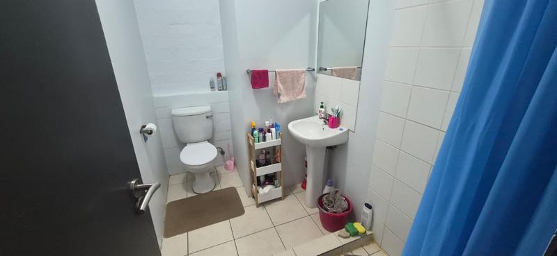 To Let 1 Bedroom Property for Rent in Wynberg Western Cape